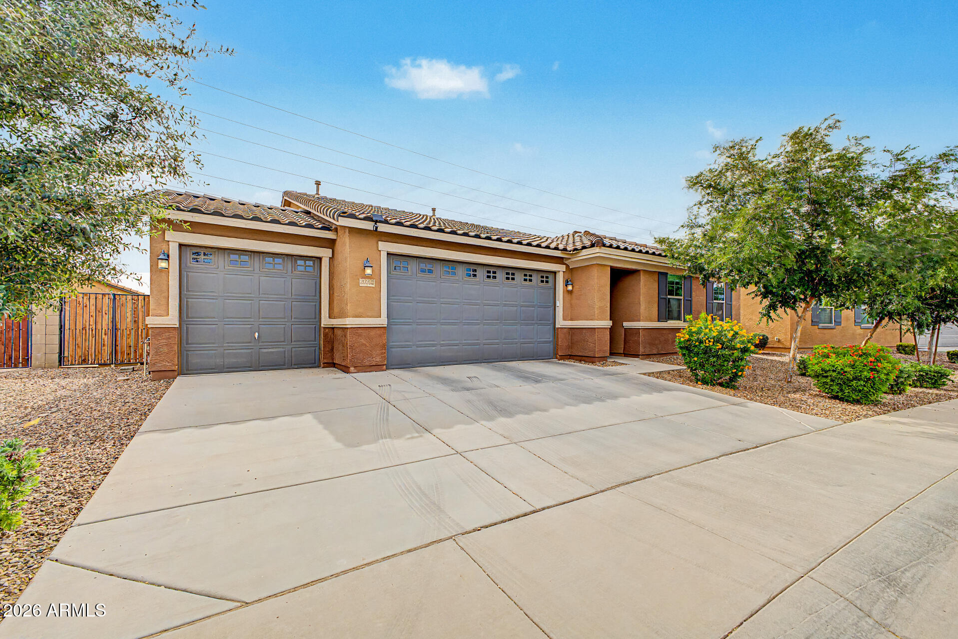 20202 North Lauren Road Maricopa, AZ 85138 - Photo 2 of 27