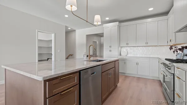 $789,000 | 420 Outer Drive, Lake Ozark, MO 65049