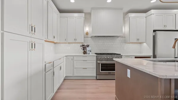 $789,000 | 420 Outer Drive, Lake Ozark, MO 65049