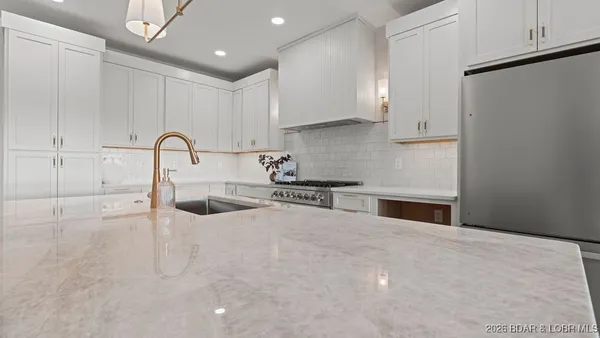 $789,000 | 420 Outer Drive, Lake Ozark, MO 65049