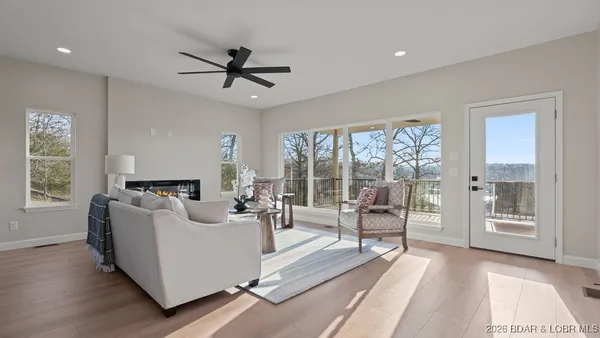 $789,000 | 420 Outer Drive, Lake Ozark, MO 65049