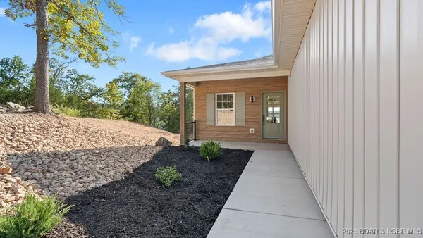 $789,000 | 420 Outer Drive, Lake Ozark, MO 65049