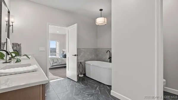 $789,000 | 420 Outer Drive, Lake Ozark, MO 65049