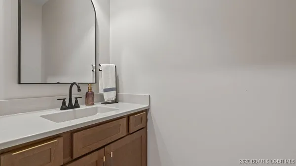 $789,000 | 420 Outer Drive, Lake Ozark, MO 65049