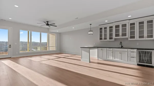 $789,000 | 420 Outer Drive, Lake Ozark, MO 65049