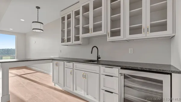 $789,000 | 420 Outer Drive, Lake Ozark, MO 65049