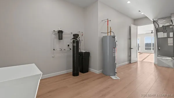 $789,000 | 420 Outer Drive, Lake Ozark, MO 65049