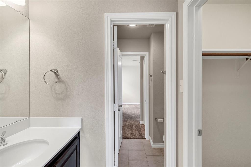 420 Prairie Run Aledo, TX 76008 - Photo 29 of 37 a bathroom with a sink and a mirror
