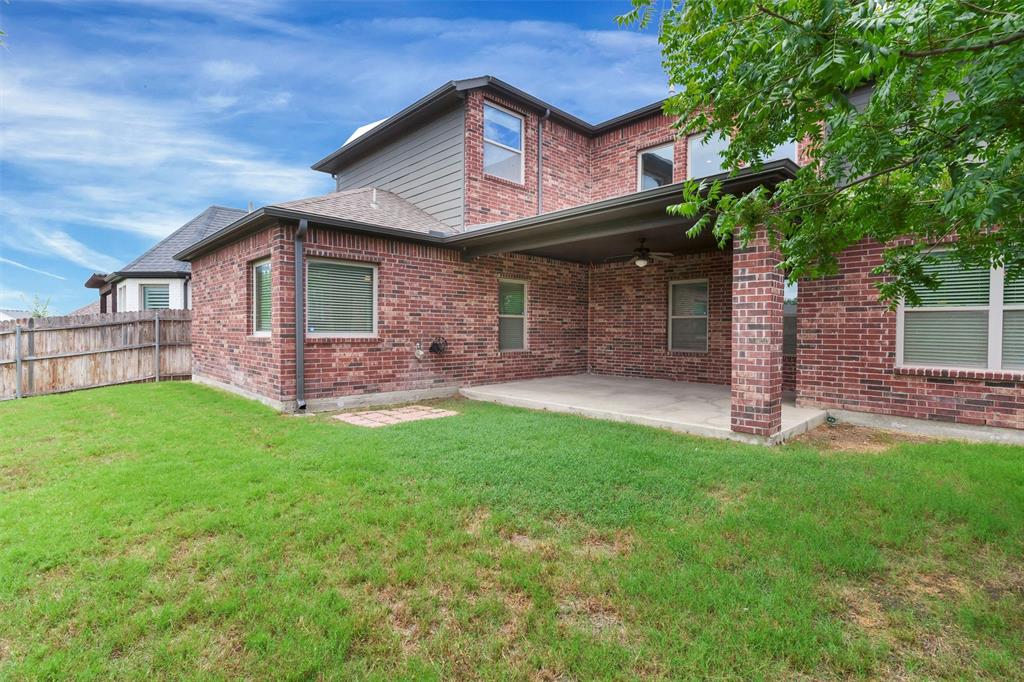 420 Prairie Run Aledo, TX 76008 - Photo 35 of 37 a front view of a house with a garden