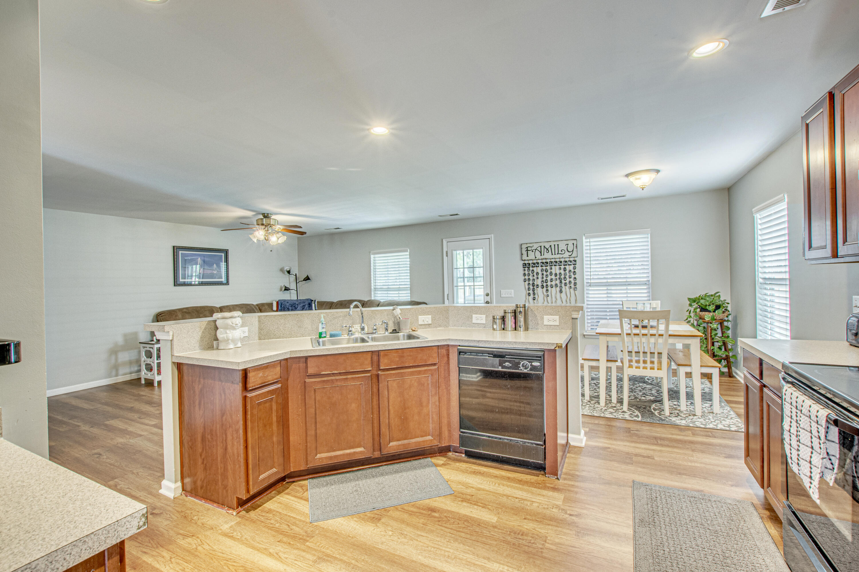 329 Deep River Road Summerville, SC 29486 - Photo 9 of 46 32