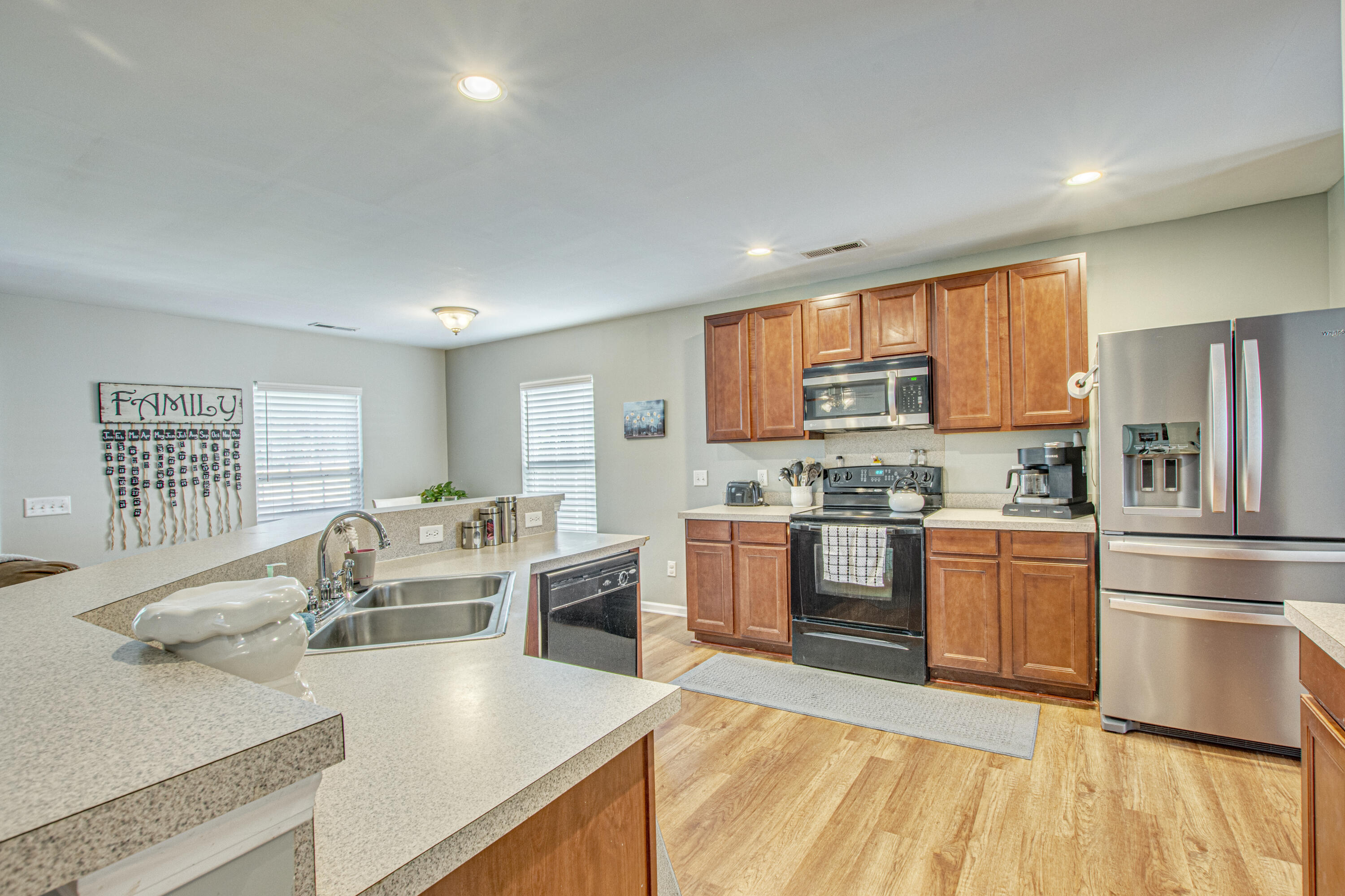 329 Deep River Road Summerville, SC 29486 - Photo 10 of 46 31