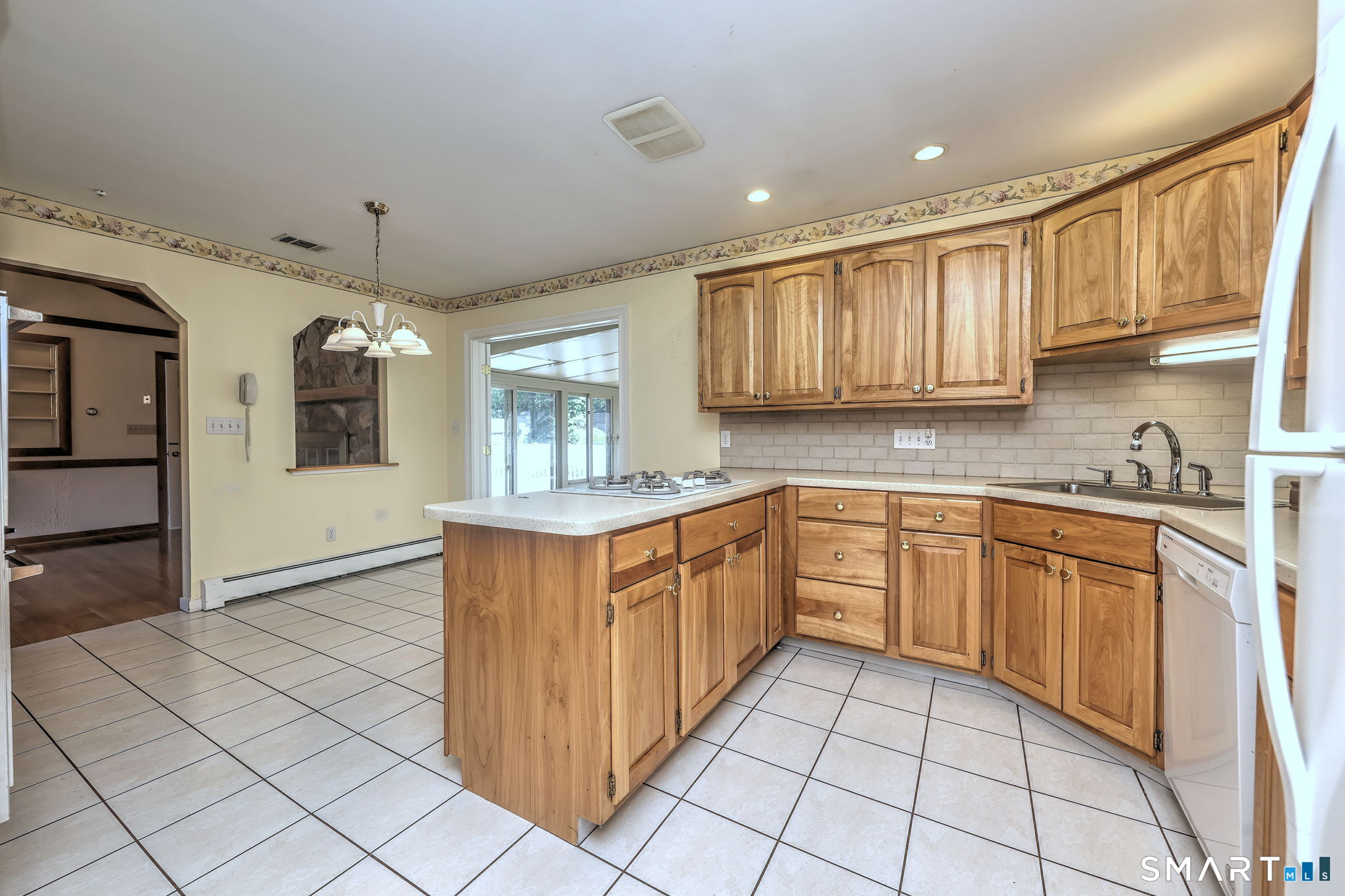 531 Woodruff Road Milford, CT 06461 - Photo 10 of 39