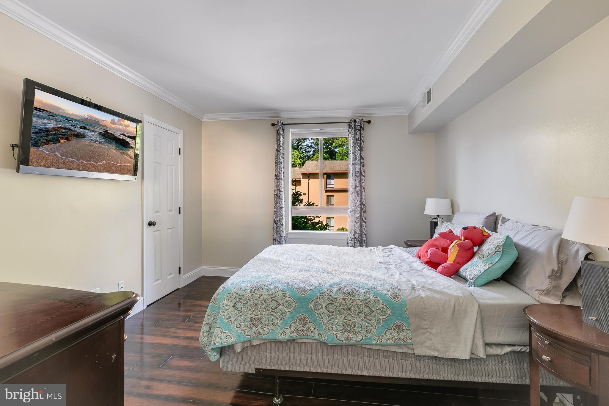 2255 Castle Rock Square, Unit 12C Reston, VA 20191 - Photo 19 of 29 a bedroom with a bed and dresser