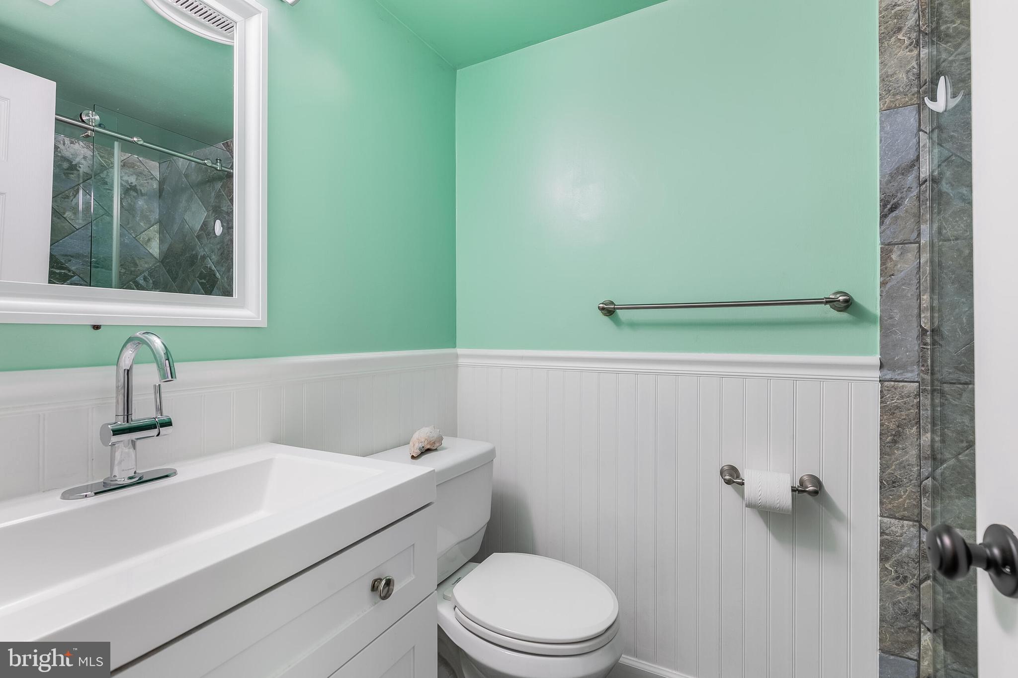 2255 Castle Rock Square, Unit 12C Reston, VA 20191 - Photo 23 of 29 a bathroom with a sink a toilet and mirror