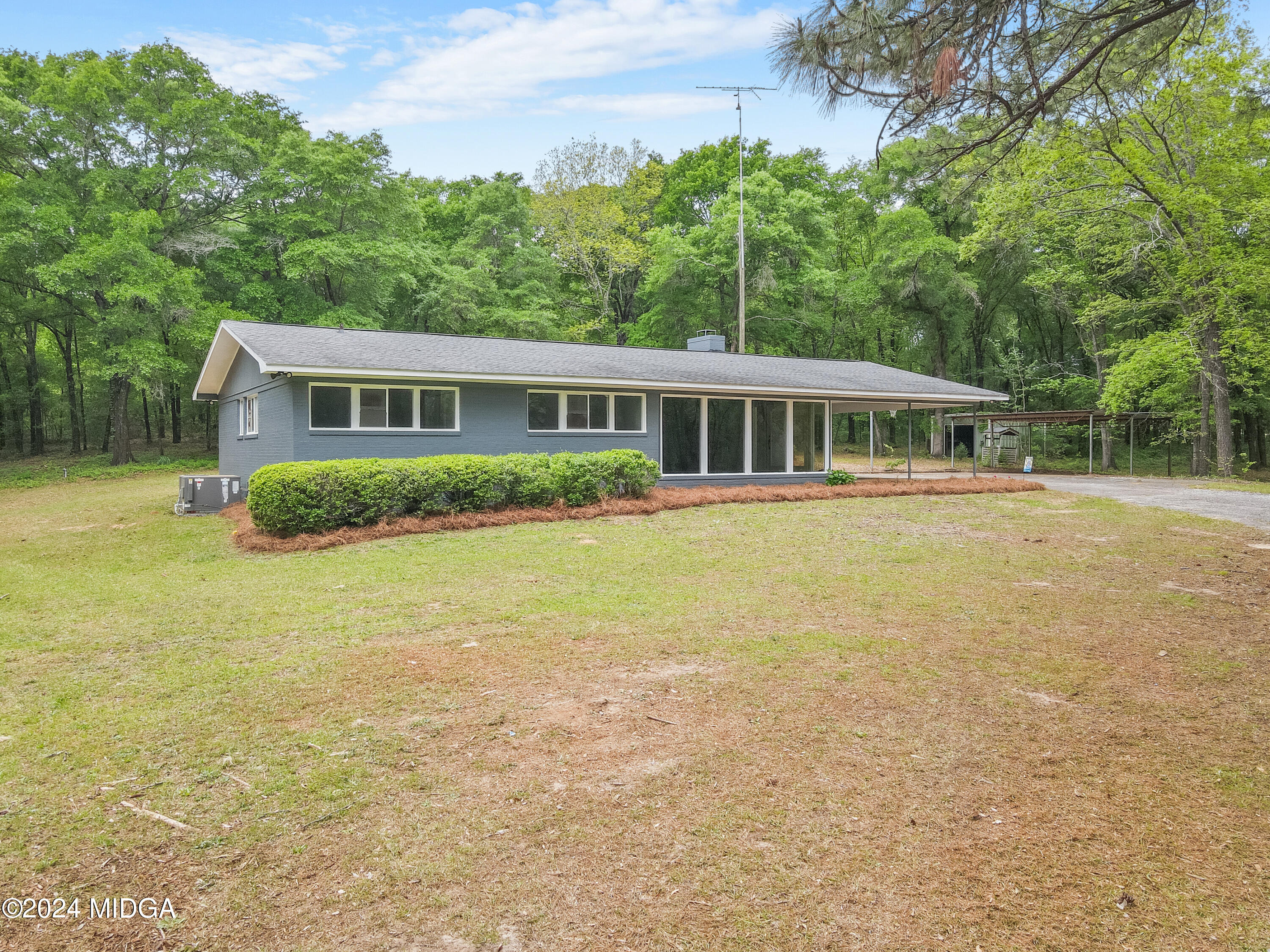 711 Country Club Road Fort Valley, GA 31030 - Photo 4 of 20 a house view with swimming pool and garden space