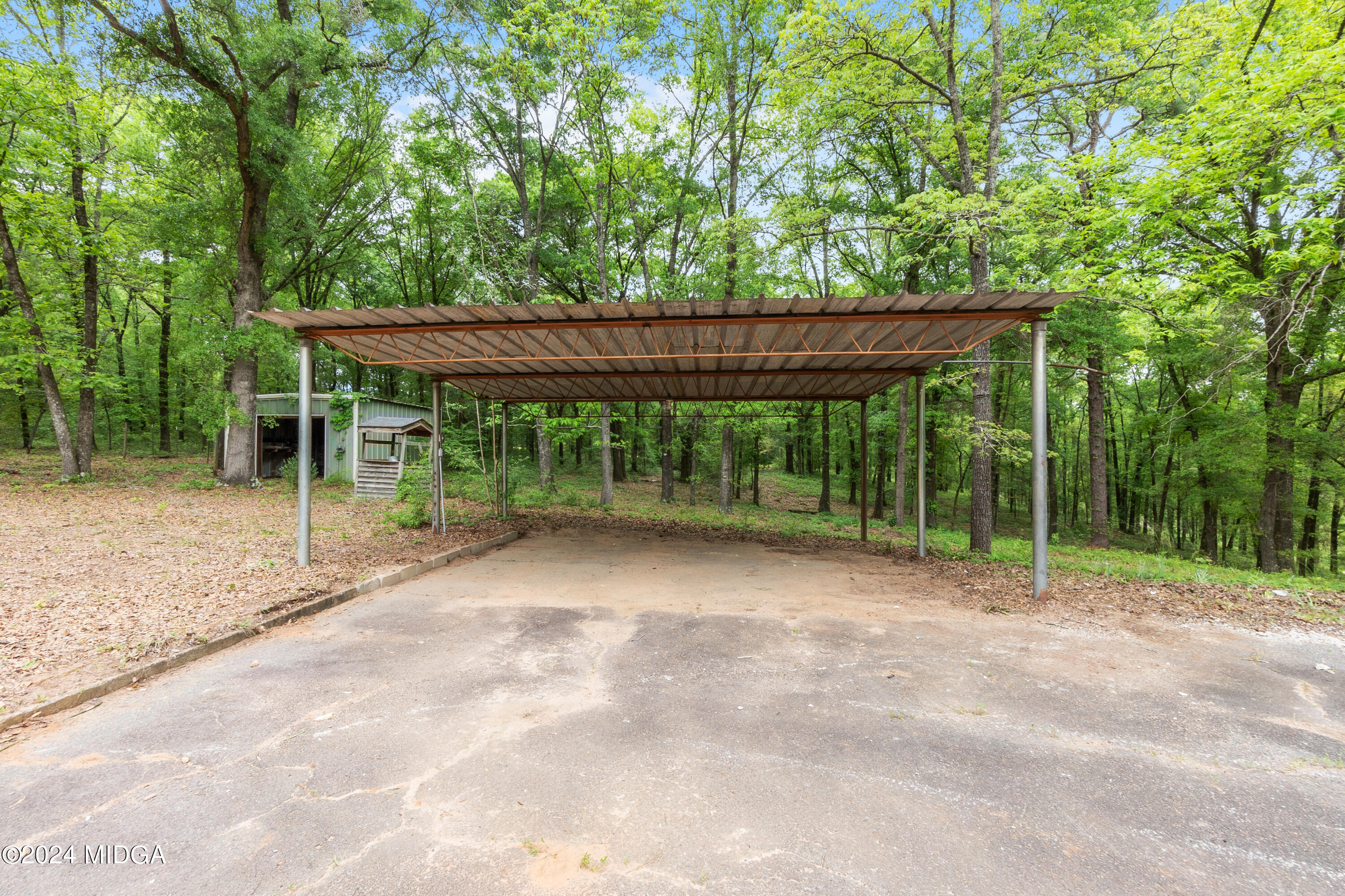 711 Country Club Road Fort Valley, GA 31030 - Photo 5 of 20 a view of backyard with green space