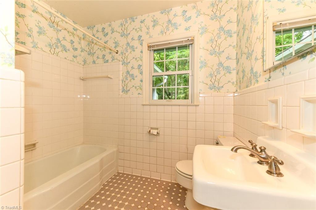 1020 Huntingdon Road Winston-Salem, NC 27104 - Photo 13 of 31 Gallery Image 13
