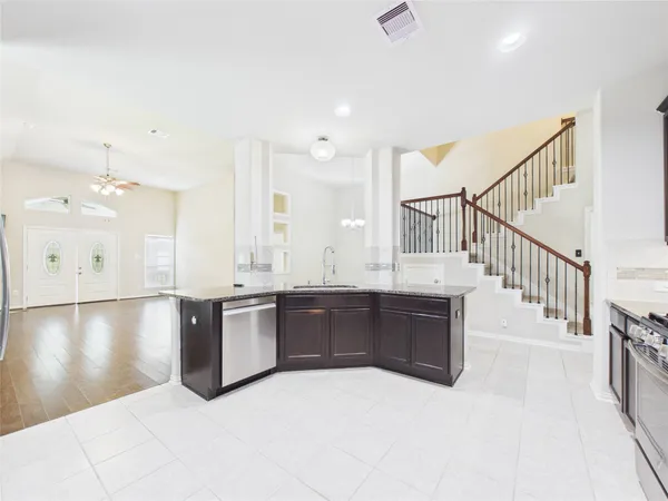 $455,800 | 401 West Bend Drive, League City, TX 77573