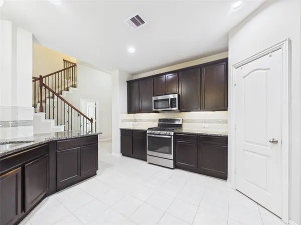 $455,800 | 401 West Bend Drive, League City, TX 77573