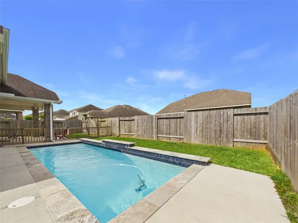 $455,800 | 401 West Bend Drive, League City, TX 77573