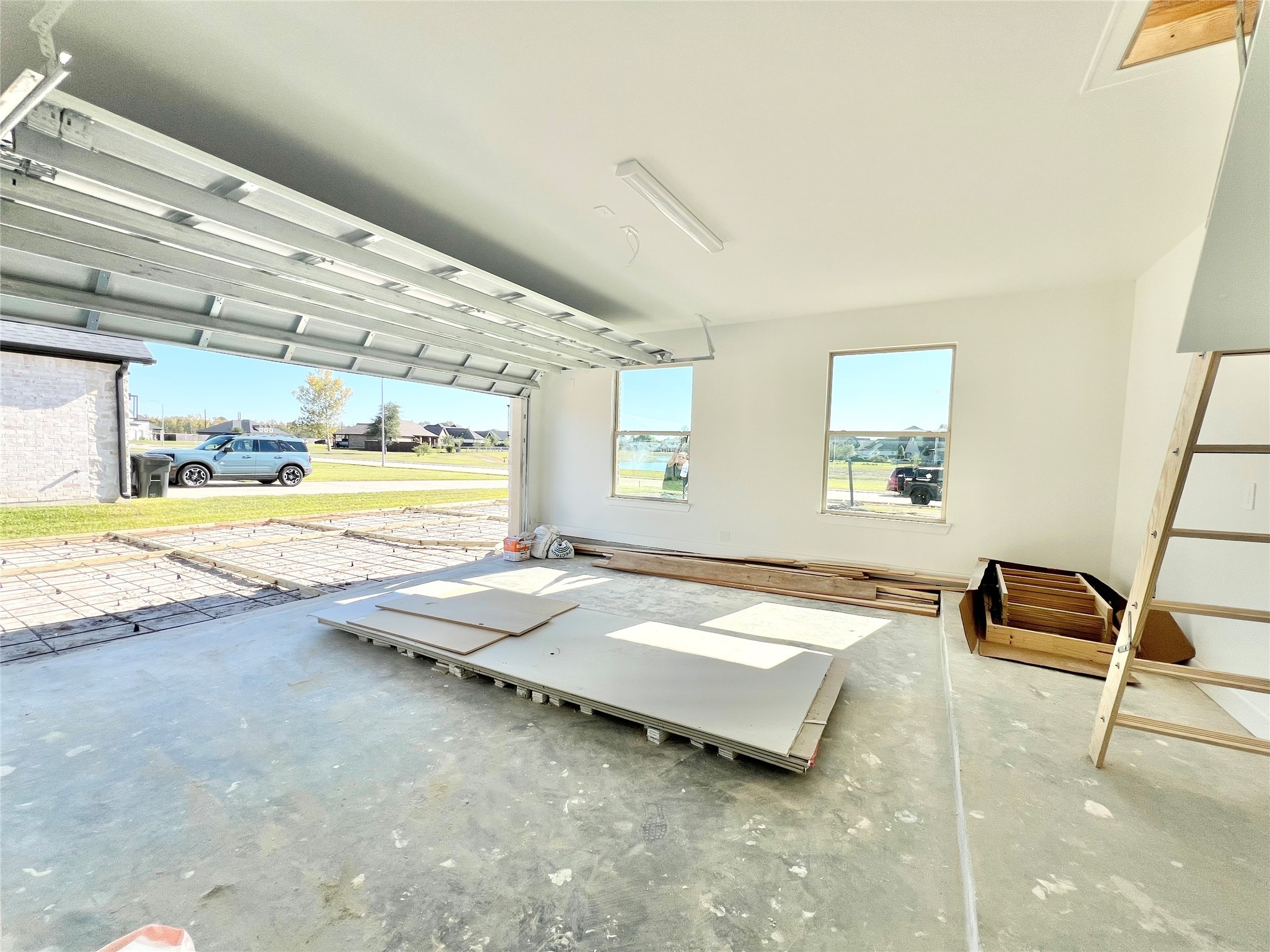 15722 North Tower Circle Santa Fe, TX 77517 - Photo 17 of 30 a spacious bathroom with a table and a bathtub
