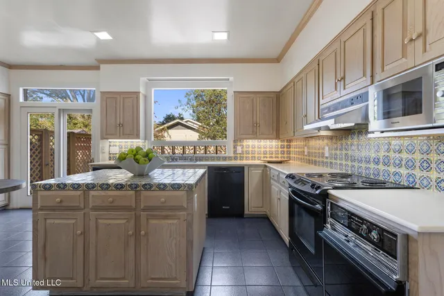 $725,000 | 3801 Old Canton Road, Jackson, MS 39216