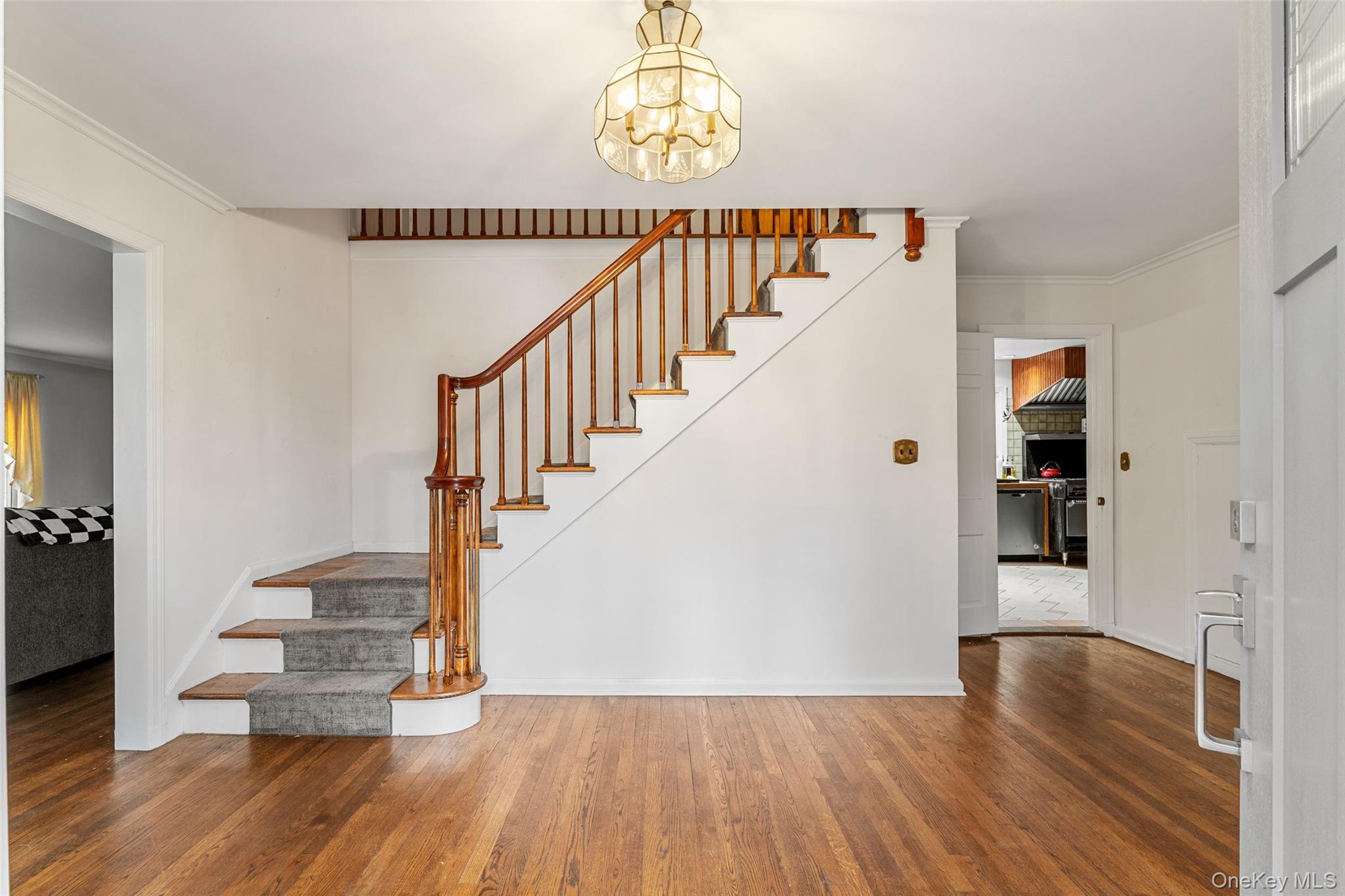 285 Old Colony Road Hartsdale, NY 10530 - Photo 4 of 35 Entry Foyer
