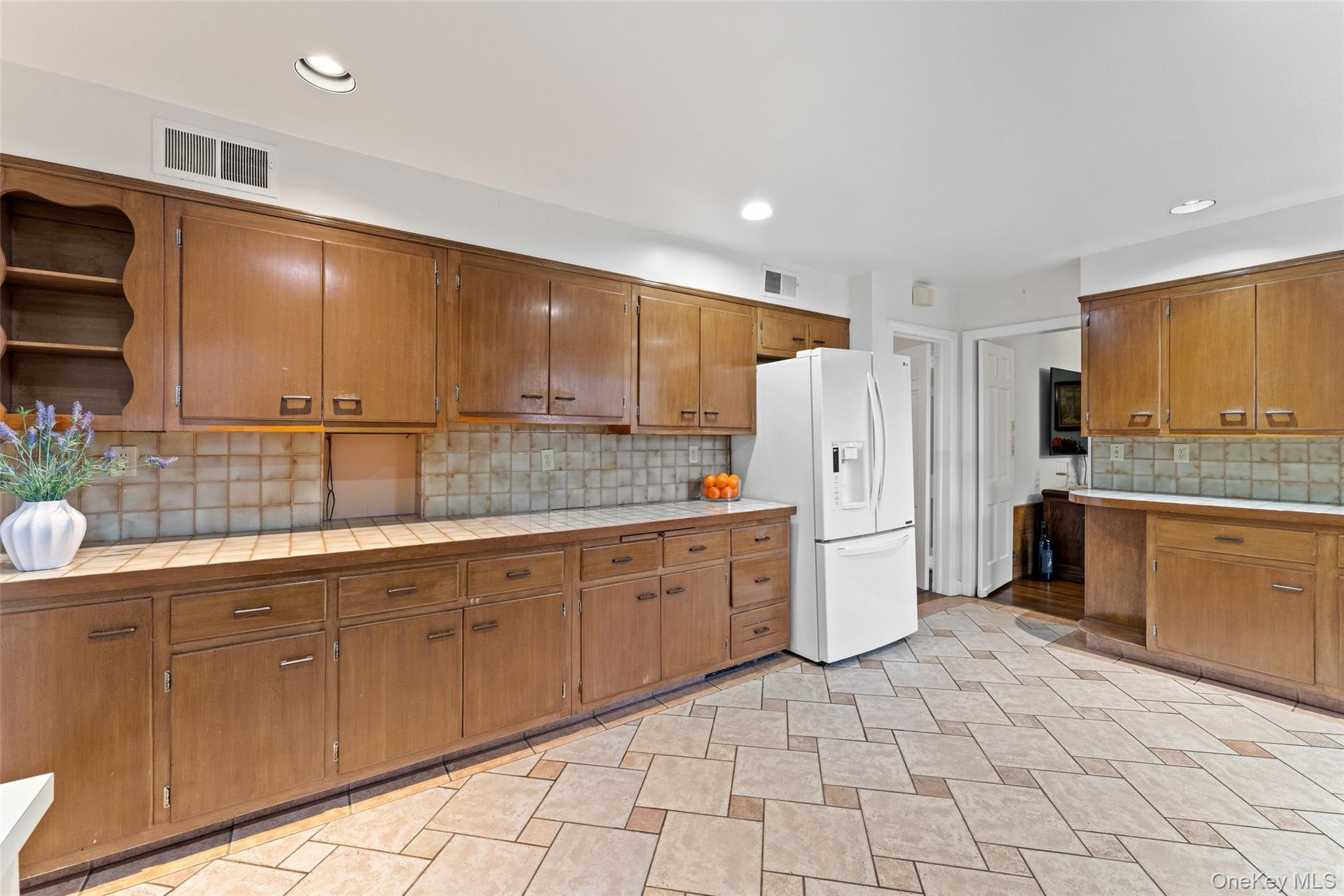 285 Old Colony Road Hartsdale, NY 10530 - Photo 10 of 35 View of kitchen into dining room