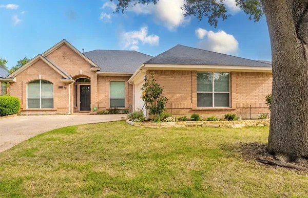 $2,900 | 2231 Templeton Drive, Arlington, TX 76006