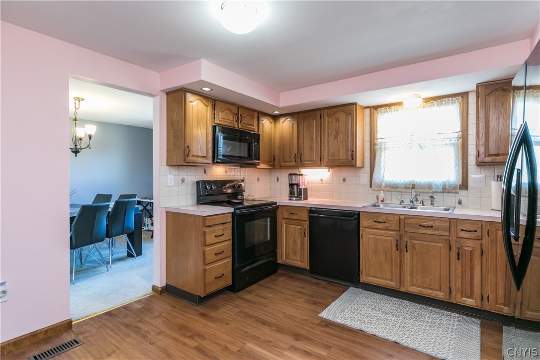 8290 Swallow Path Liverpool, NY 13090 - Photo 15 of 48 Gallery Image 15