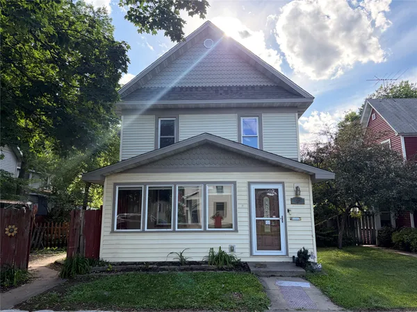 $300,000 | 1519 Kane Street, La Crosse, WI 54603