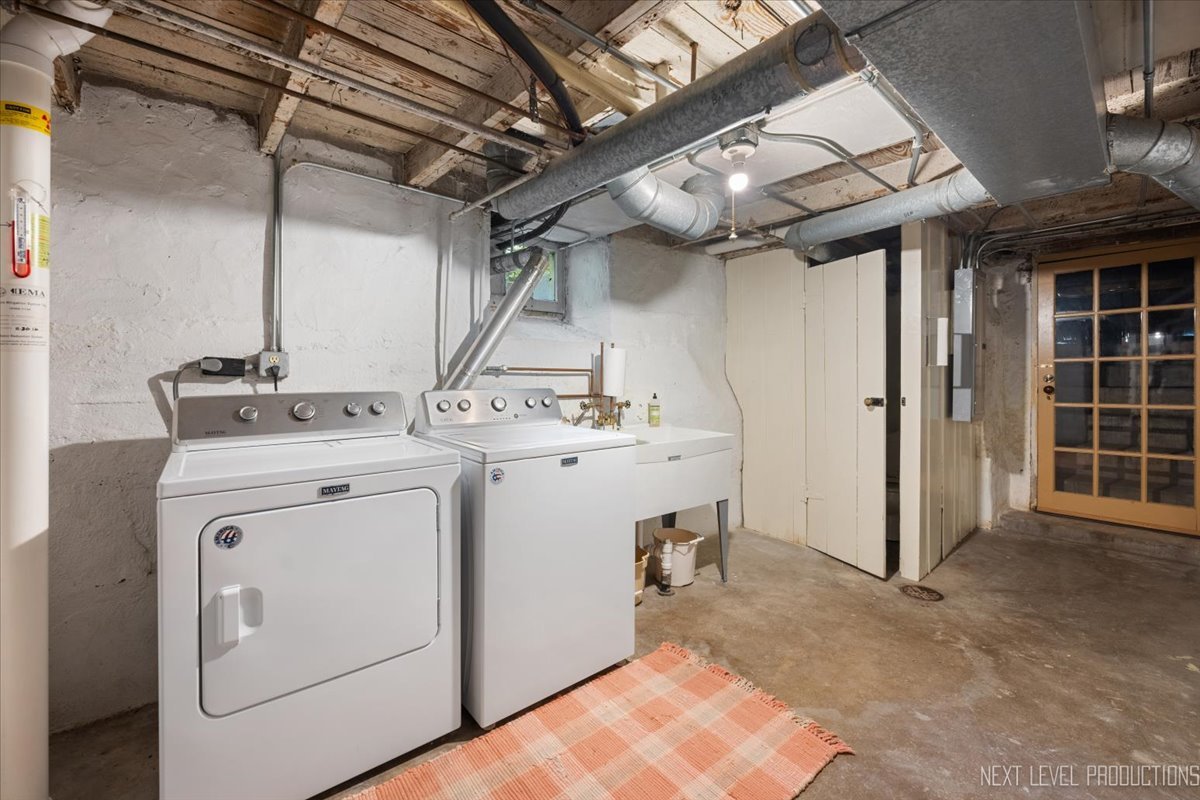301 South 1st Street Geneva, IL 60134 - Photo 19 of 25 a utility room with dryer and washer