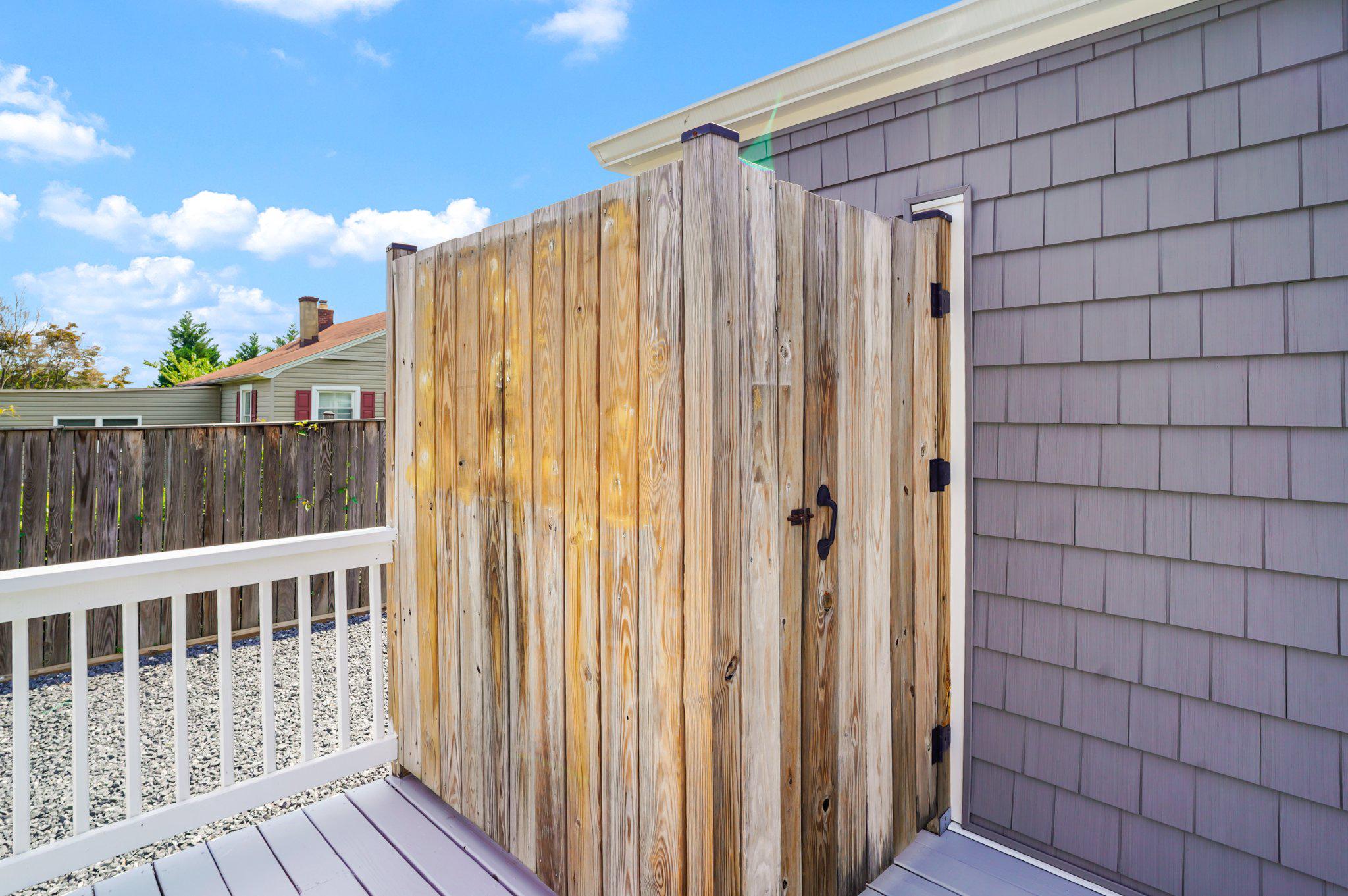 2908 Main Street Edgewater, MD 21037 - Photo 29 of 40 Outdoor Shower