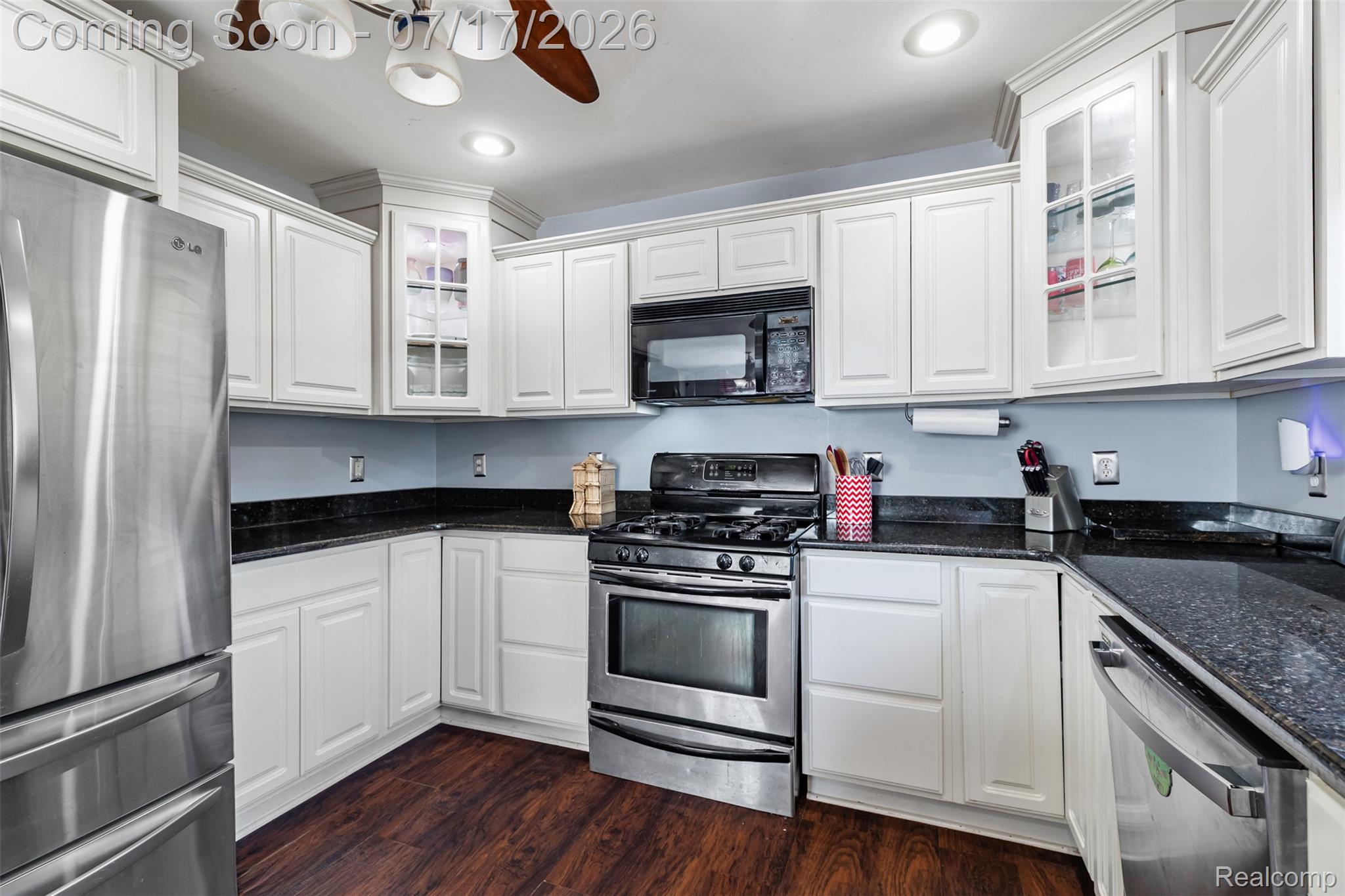 34604 Chestnut Street Wayne, MI 48184 - Photo 12 of 35 048.jpg