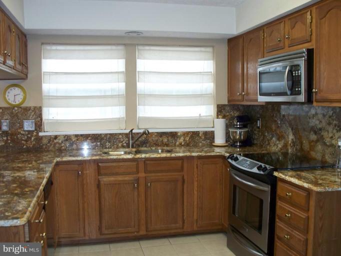 602 Monarch Ridge Road Frederick, MD 21703 - Photo 3 of 29 Ceramic Tile flooring.