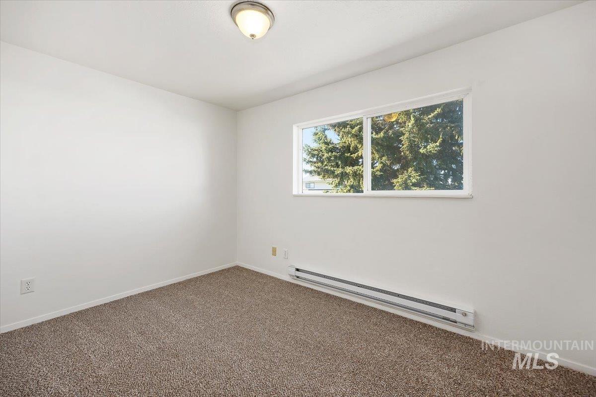 259 Pheasant Road, Unit 83 Twin Falls, ID 83301 - Photo 17 of 26 Neutral-toned wall paint, carpet flooring, a window, and a ceiling-mounted light fixture