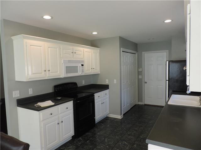 124 Foxrun Springfield, TN 37172 - Photo 19 of 20 Laundry closet, panty and entry door from garage also found in kitchen.