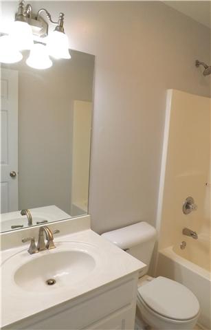 124 Foxrun Springfield, TN 37172 - Photo 8 of 20 Full bathroom is located between two additional bedrooms.