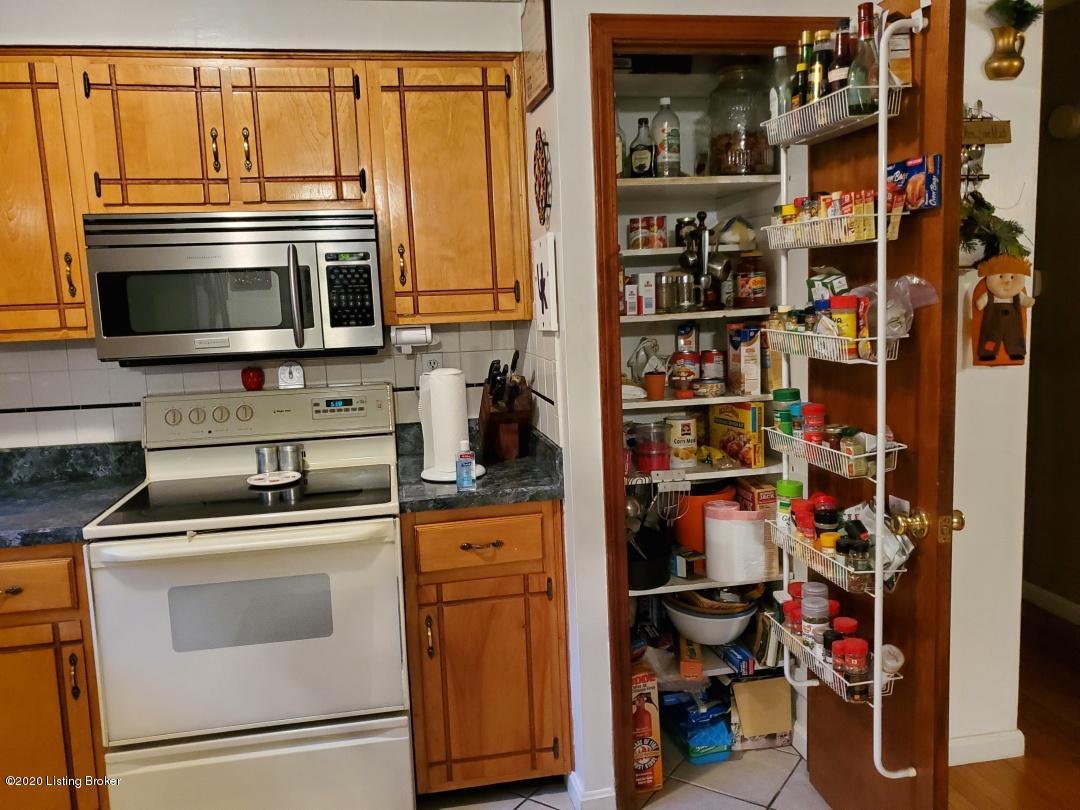 2616 Northern Road Radcliff, KY 40160 - Photo 7 of 44 Kitchen pantry