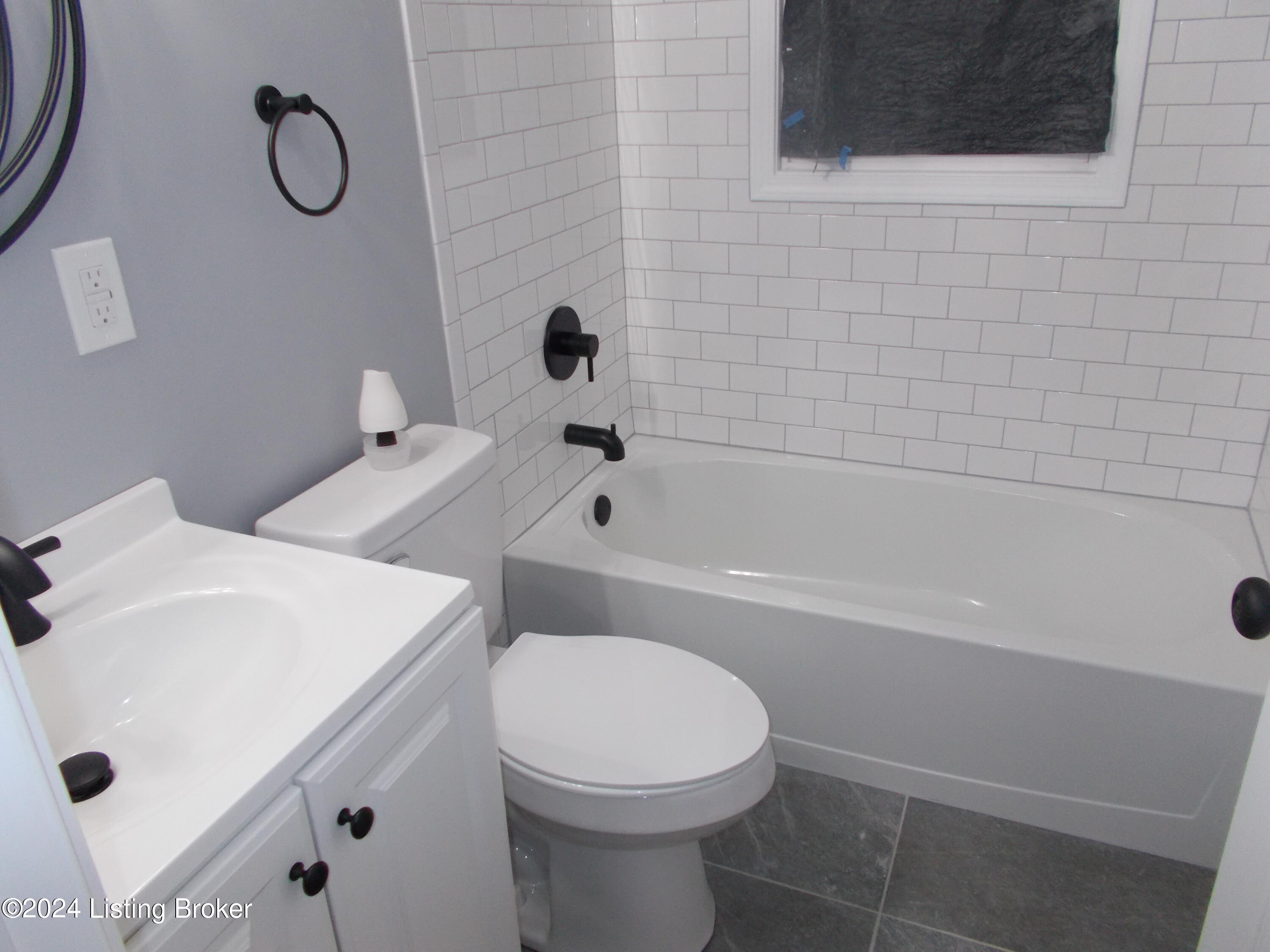 229 Crestwood Road Louisville, KY 40229 - Photo 8 of 16 DSCN1630