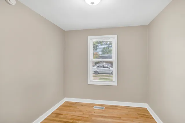 $1,750 | 345 Illinois Street, Carpentersville, IL 60118