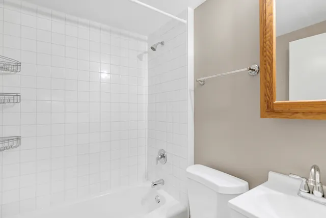 $1,750 | 345 Illinois Street, Carpentersville, IL 60118