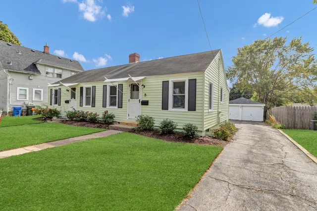 $1,750 | 345 Illinois Street, Carpentersville, IL 60118