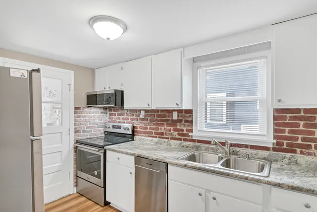 $1,750 | 345 Illinois Street, Carpentersville, IL 60118