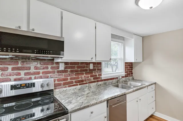 $1,750 | 345 Illinois Street, Carpentersville, IL 60118