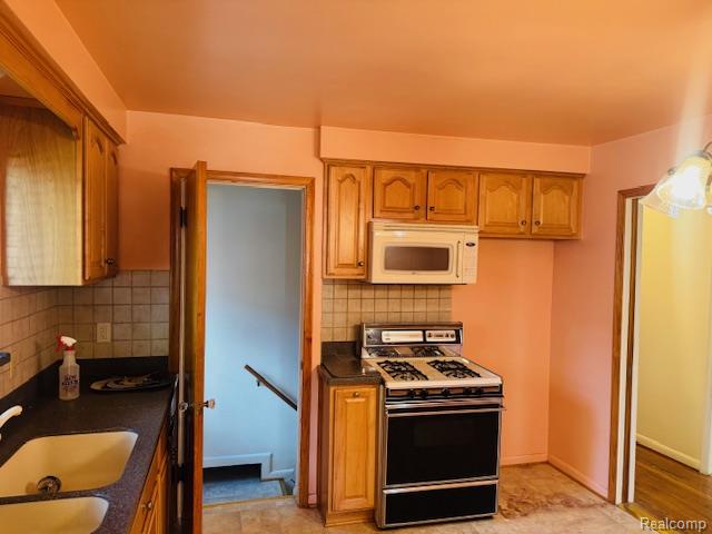 3945 Harding Street Dearborn Heights, MI 48125 - Photo 9 of 15