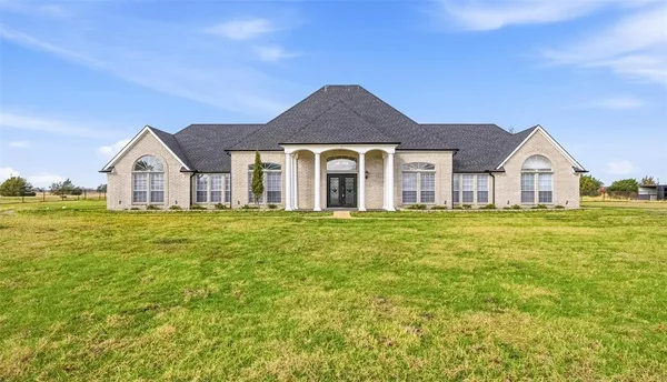 a view of a house with garden