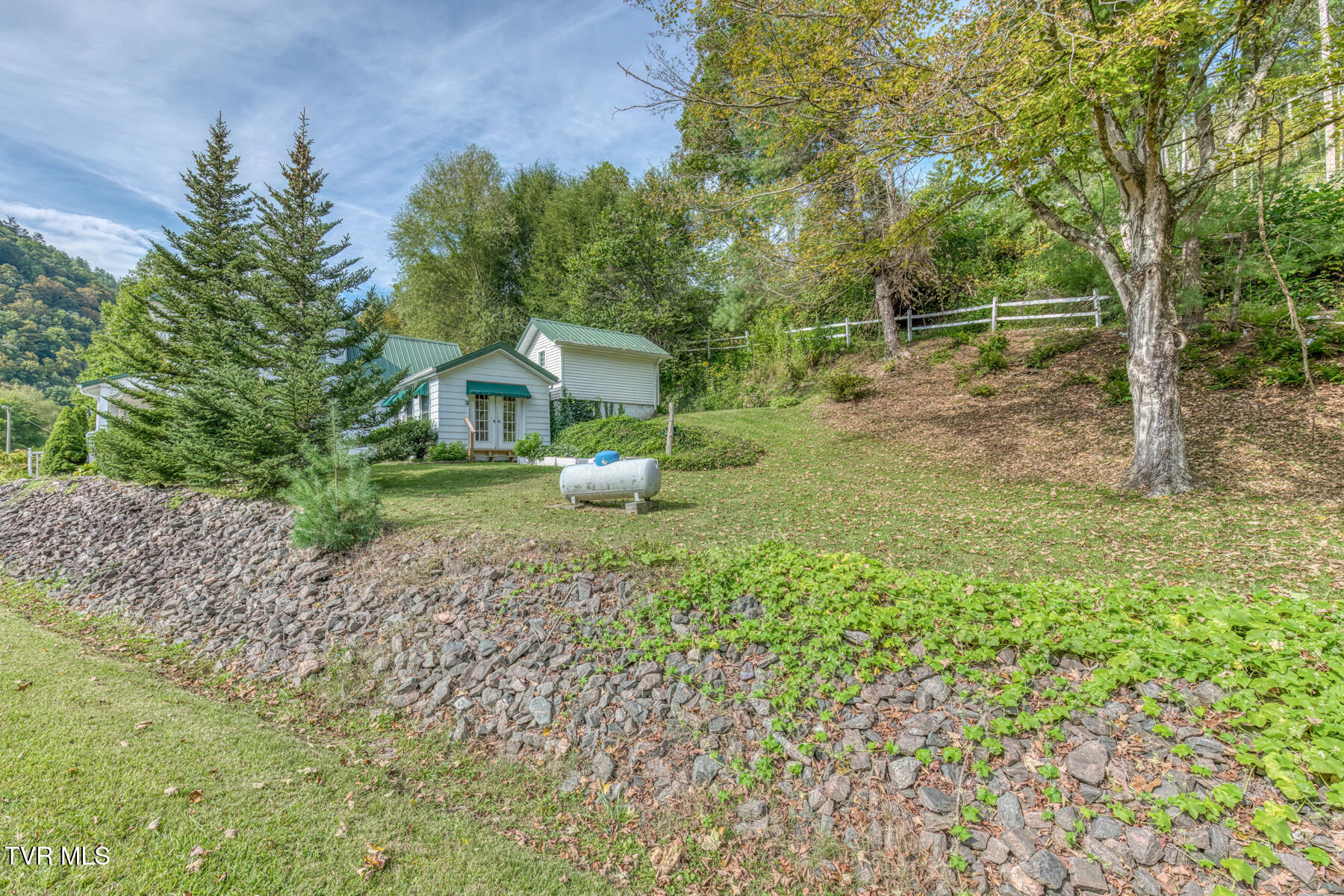 6646 Roan Creek Road Butler, TN 37640 - Photo 22 of 56 6646 Roan Creek Road-40