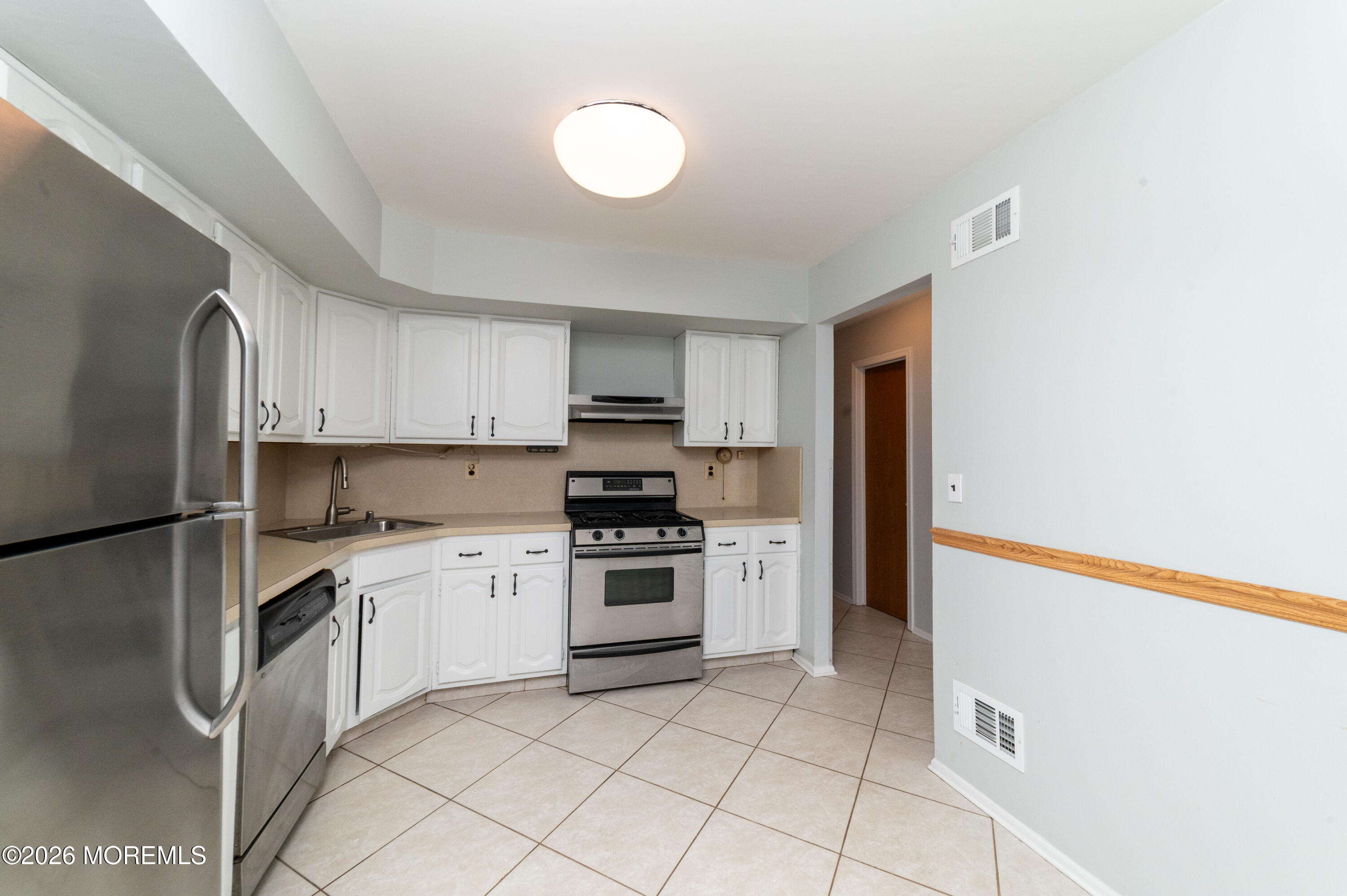 30 Knoll Court Matawan, NJ 07747 - Photo 3 of 17 Kitchen-2