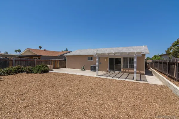 $3,950 | 10939 Avenida Del Gato, San Diego, CA 92126
